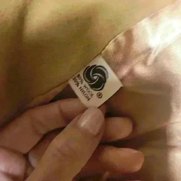 Beautiful Wool Blend Trench with Fur Collar, Rovercoat by Arthur Jay - Picture 9 of 9